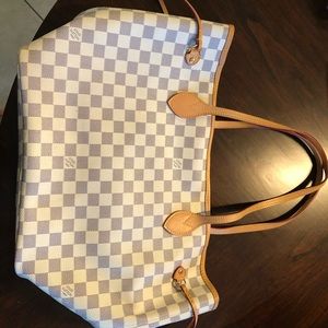 Louis Vuitton Neverfull tote